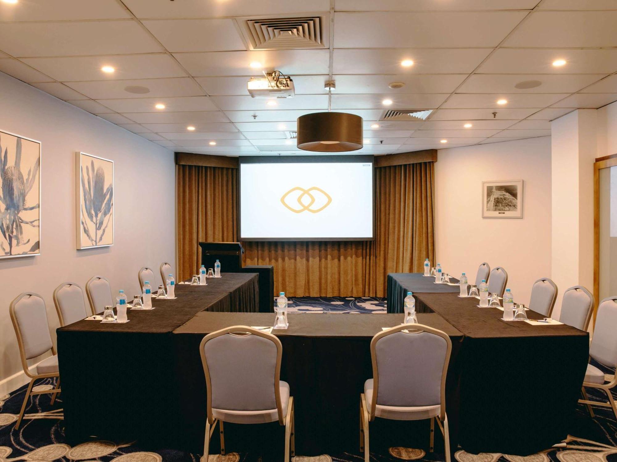 Sofitel Gold Coast Broadbeach Eksteriør bilde The meeting room at the hotel